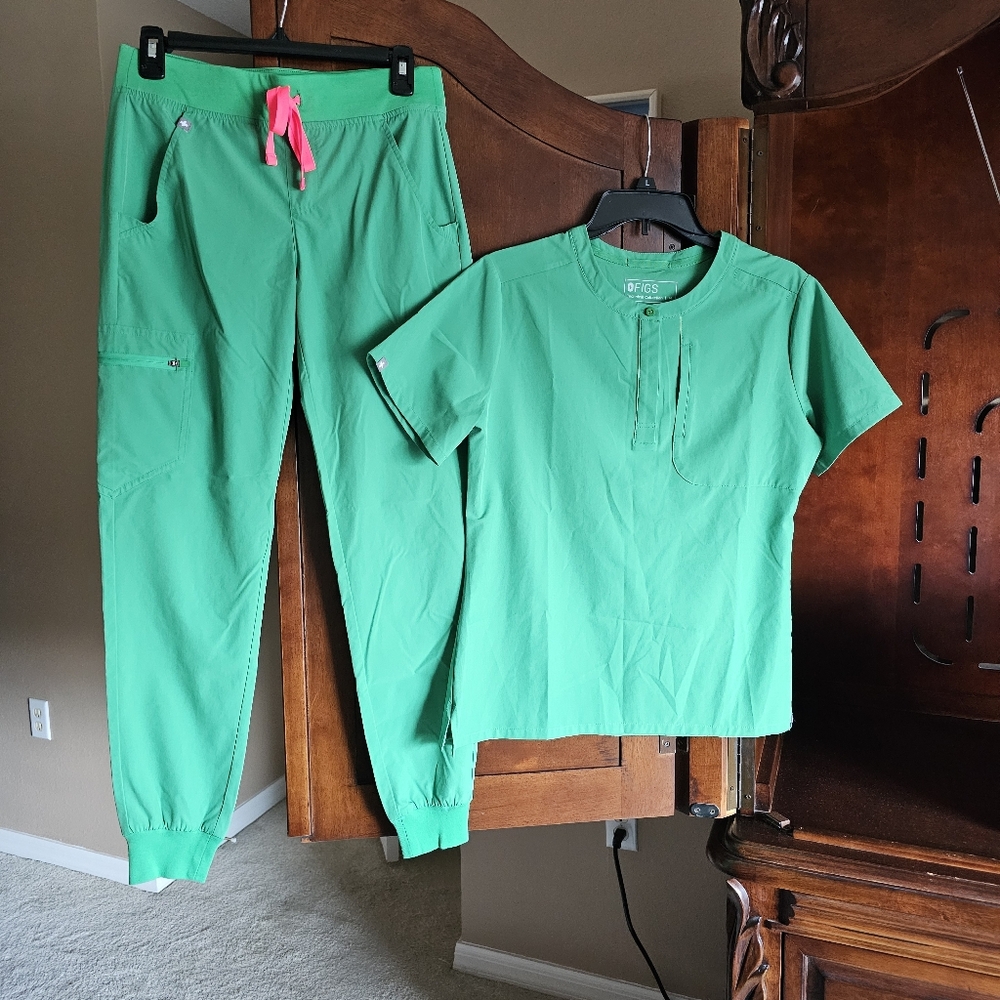 Figs Safety Green Scrub Set